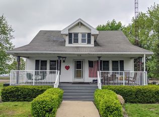 618 S Chestnut St, Arcola, IL 61910