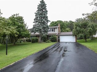 112 Woodside Dr, Penfield, NY 14526