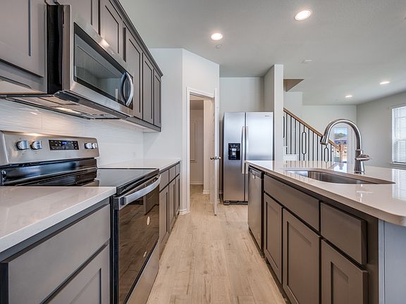 4th image of 4601 Avion Dr
