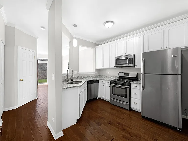 1353 Longchamps Ct — Photo 4