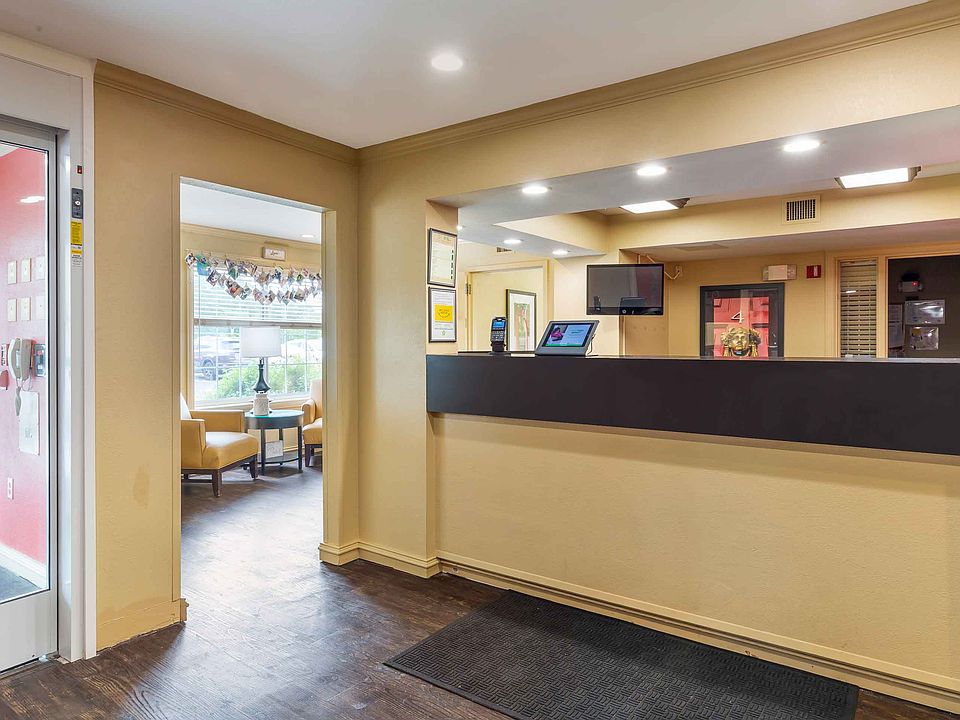 Lobby and Guest Check-in