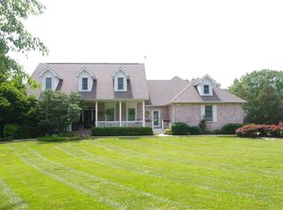 10167 Hunters Ridge Dr, Rolla, MO 65401