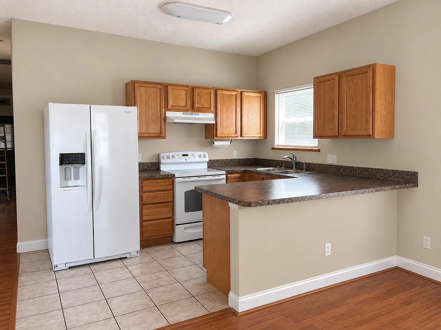 3 bed, 1200 sqft, $2,500 — Photo 3
