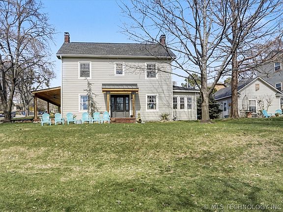 3rd image of 1373 Riverside Dr