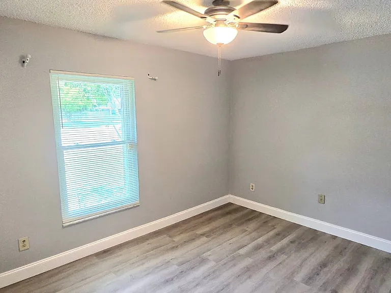1340 Paradise Ln — Photo 17
