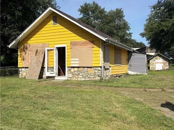 3717 N Brighton Ave, Kansas City, MO 64117