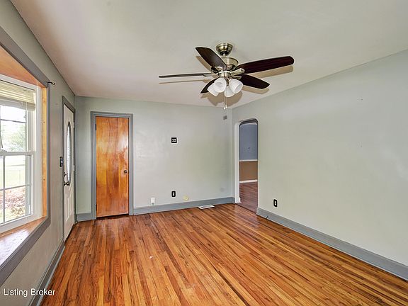 3rd image of 6816 Daisy Ave