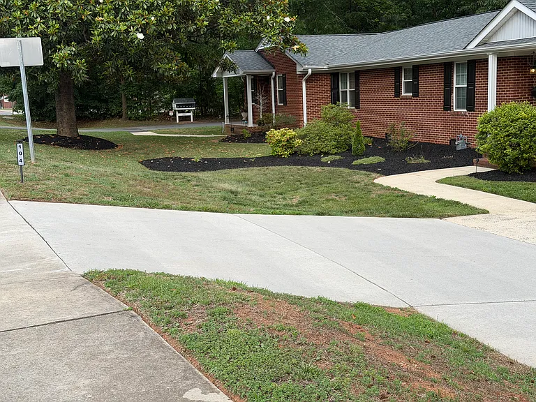 2012 S Mebane St #104 — Photo 6