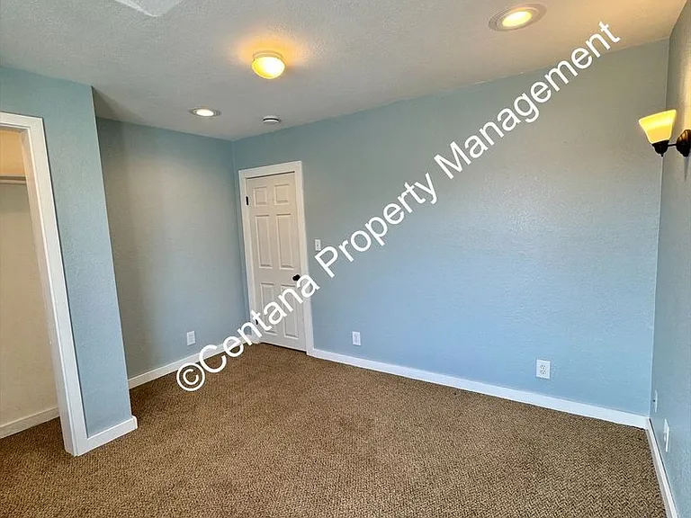 917 W Woolman St — Photo 7