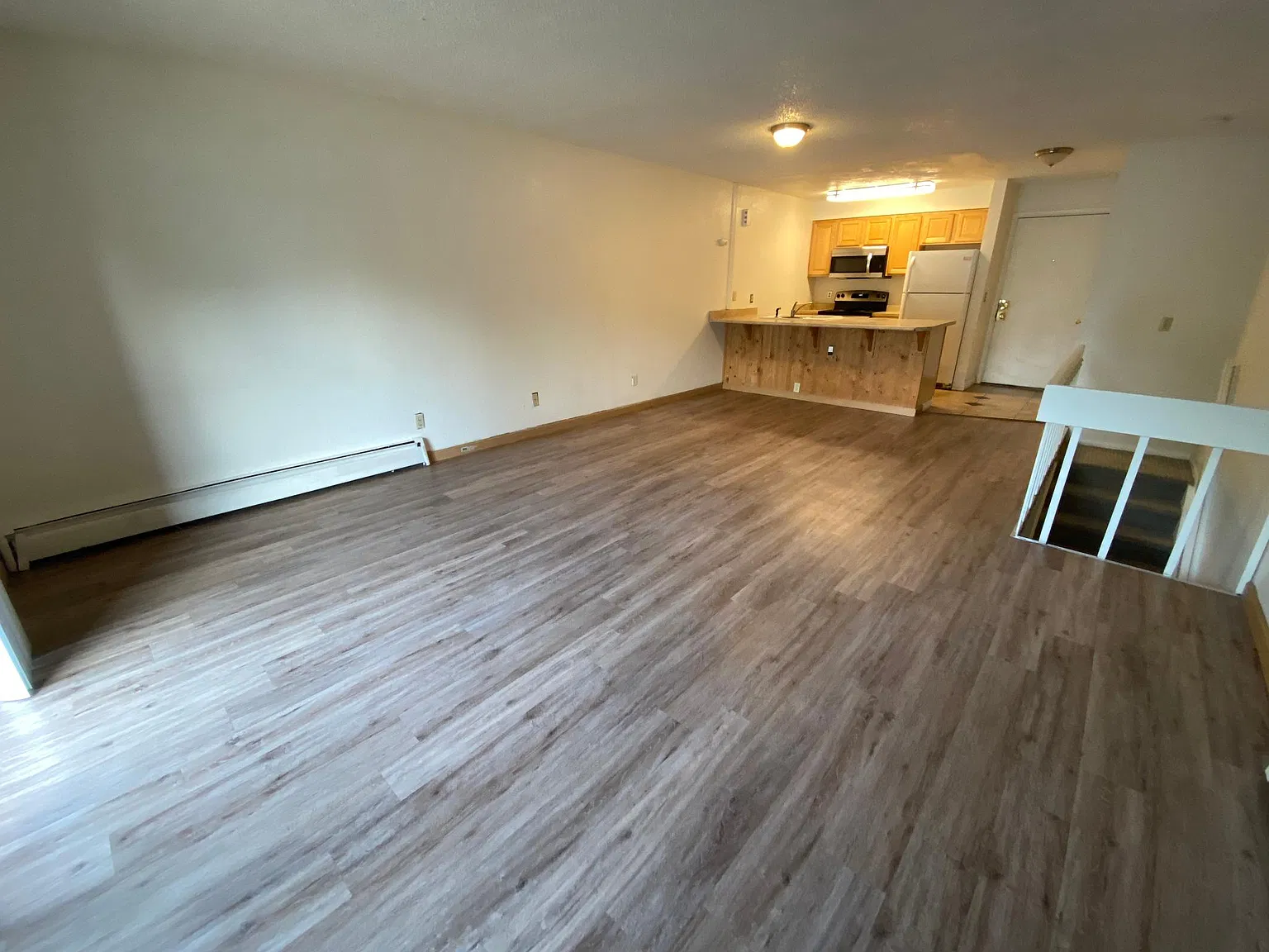 2 bed, 1.5 bath, 992 sqft, $3,300 — Photo 3