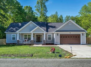 1889 Branch Dr, Lawrenceburg, TN 38464