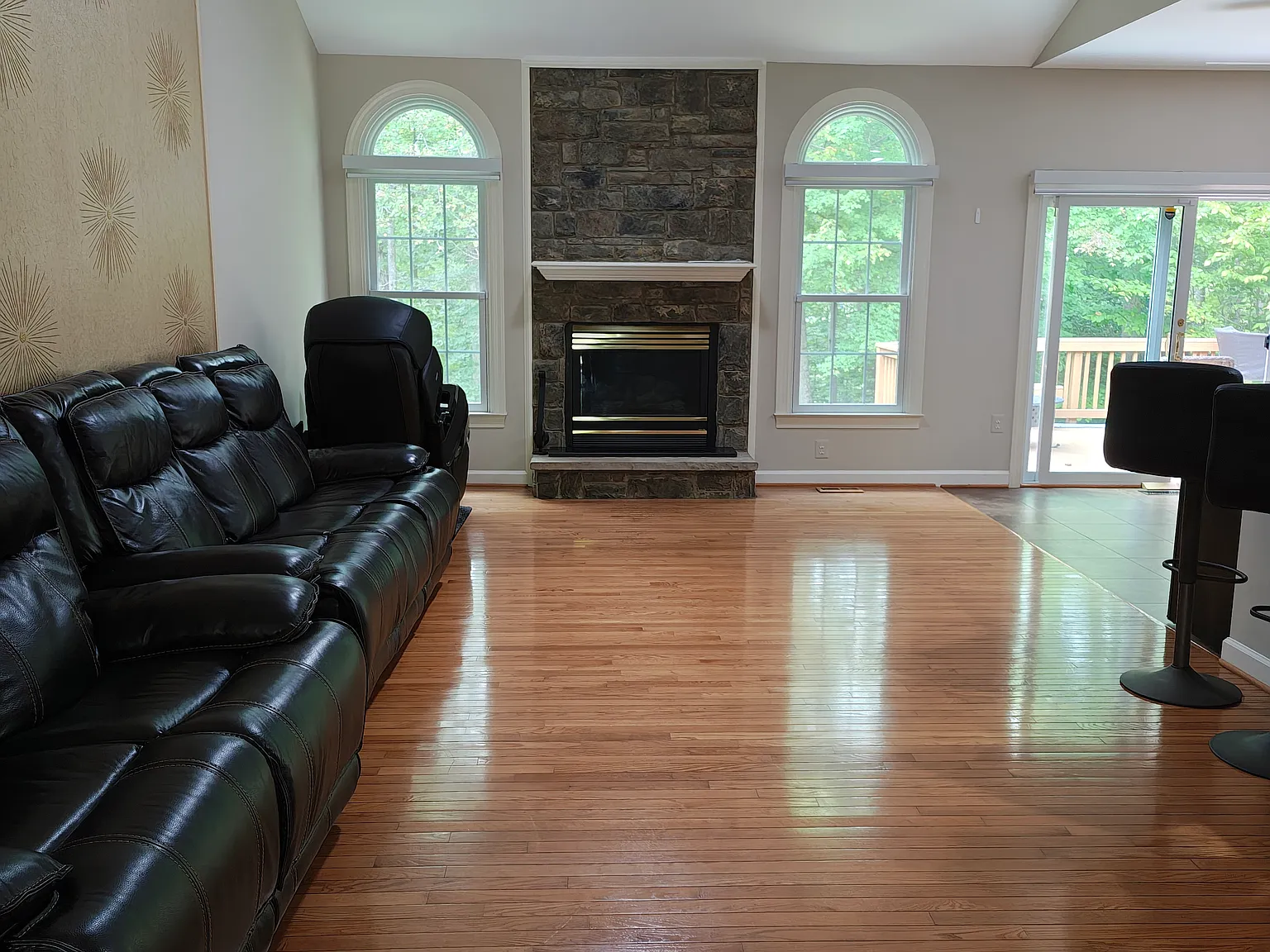 4 bed, 4156 sqft, $4,200 — Photo 3