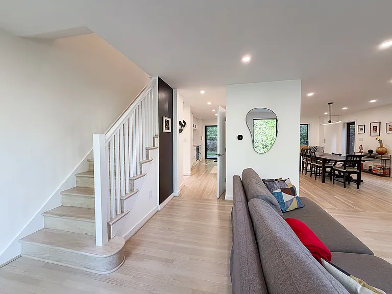 2331 49th St NW — Photo 13