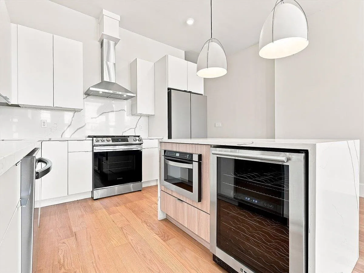 3 bed, 3.0 bath, 1830 sqft, $4,650 — Photo 3