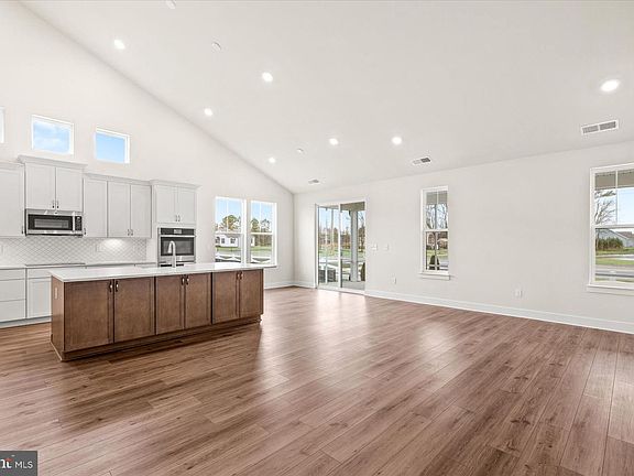7th image of this home