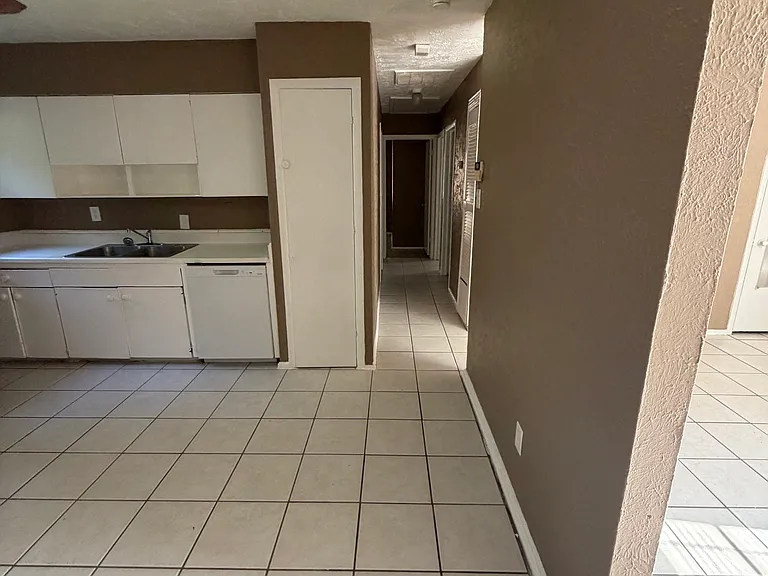820 Milam Dr — Photo 8