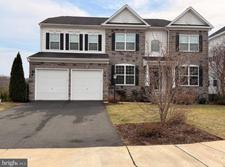 5575 James Young Way, Fairfax, VA 22032