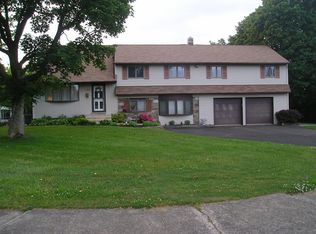 1284 Dahlia Rd, Warminster, PA 18974