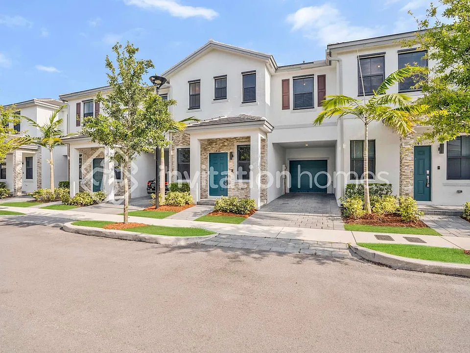 1636 SW 29th St