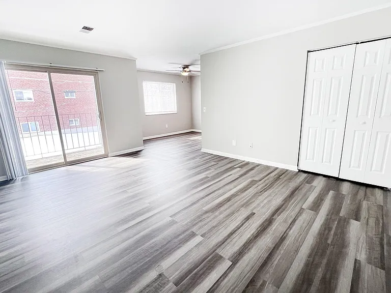 Sharondale Woods Apartments — Photo 77