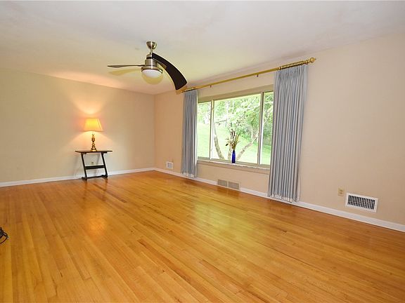 3rd image of 4676 Marjorie Dr