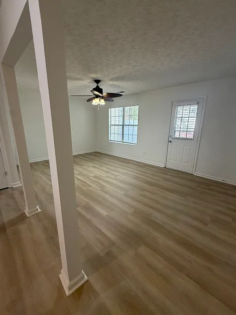 3 bed, 2.5 bath, 1560 sqft, $1,625 — Photo 2