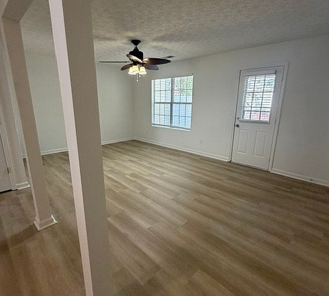 2nd image of 3150 Kingswood Gln