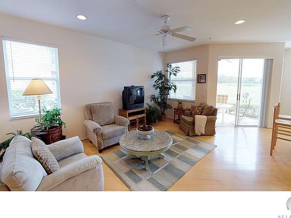 BEAUTIFUL HARDWOOD FLOORS!