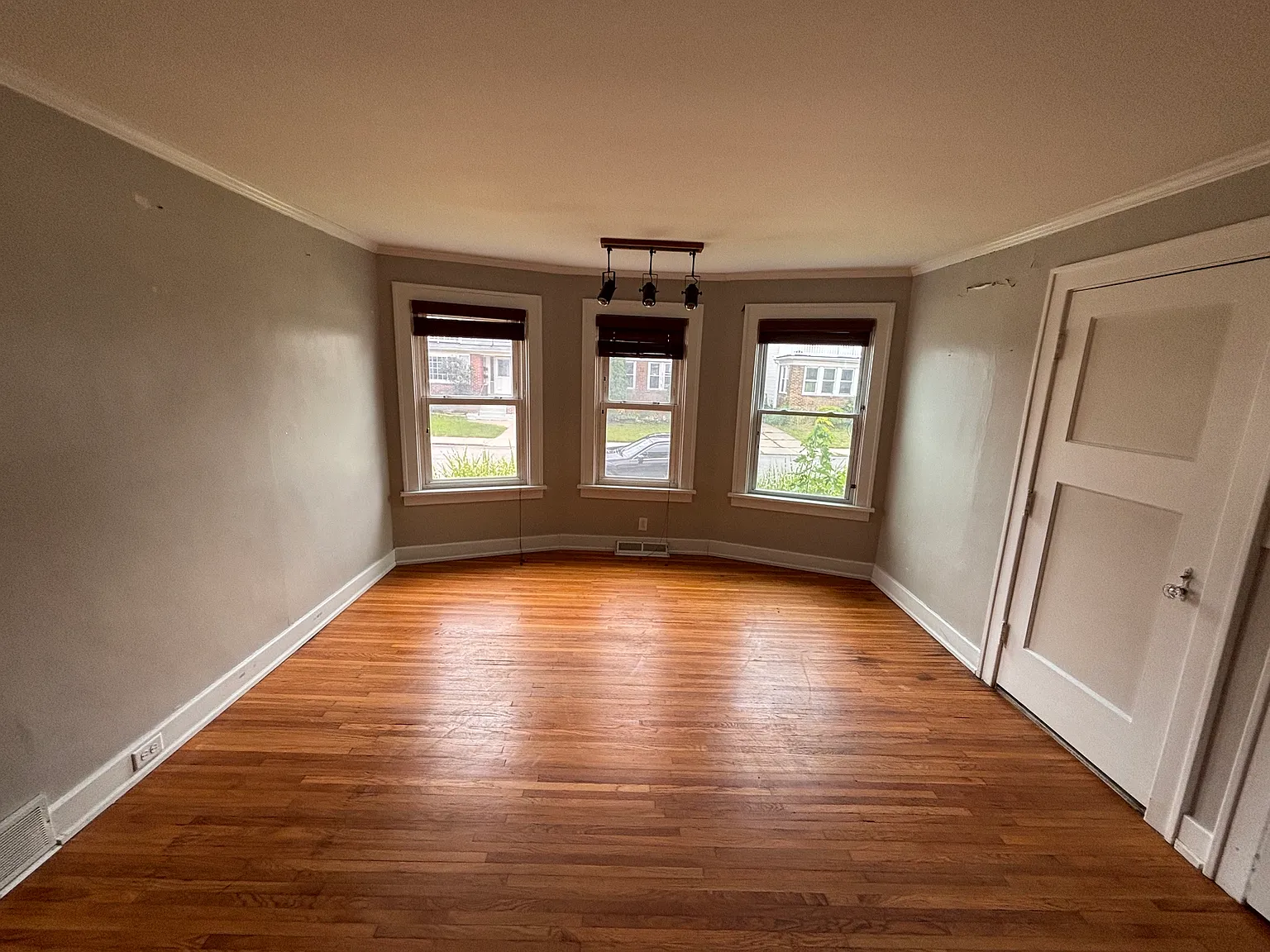 2 bed, 1600 sqft, $1,700 — Photo 1