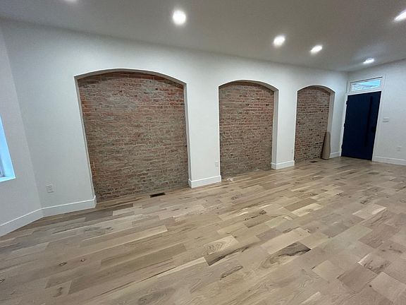 2nd image of 5431 Irving St
