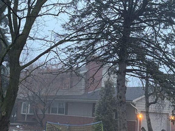 3rd image of 8480 27 Mile Rd