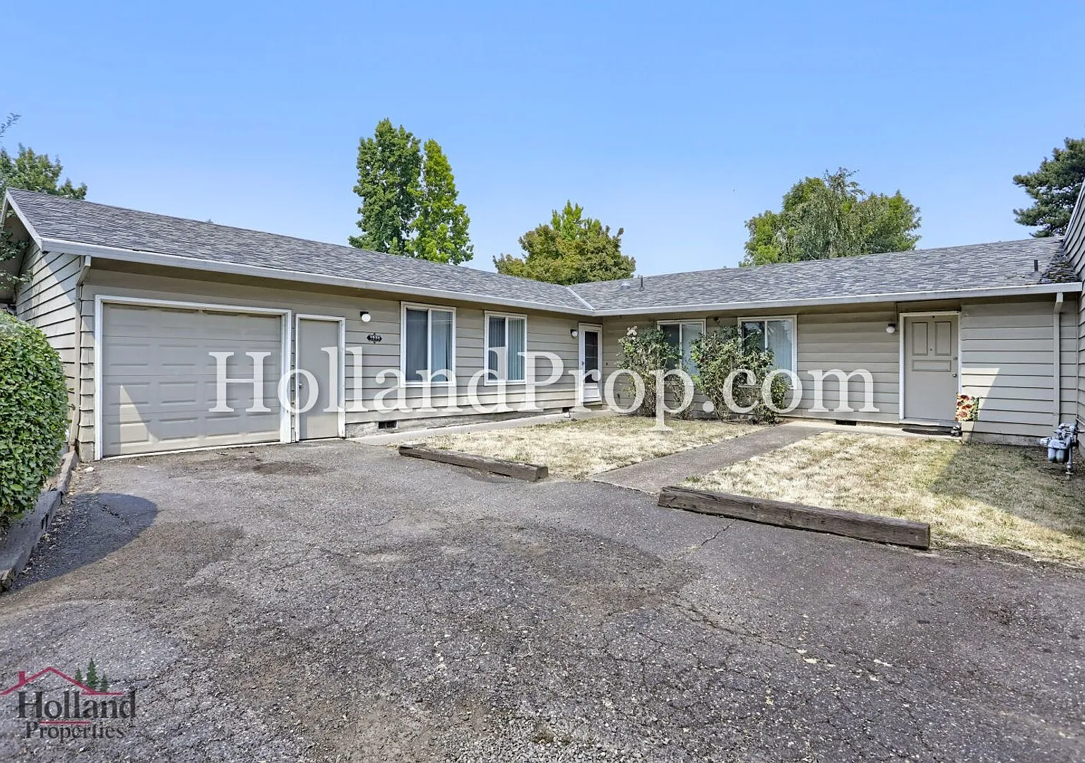 Charming 3-Bedroom Duplex with Fenced Yard, Fireplace & Garage Near Hwy 26! — Photo 1