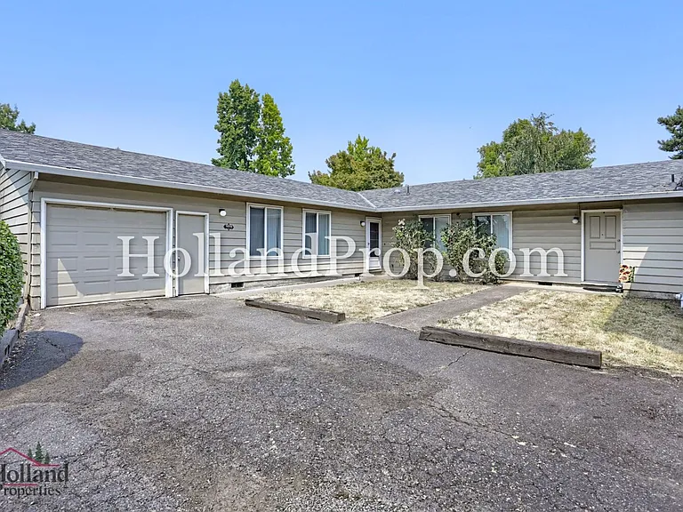 1974 NE Barberry Dr — Photo 1