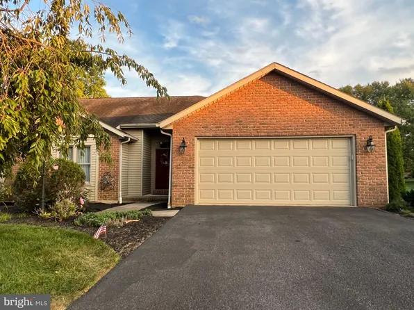 3226 Saint Andrews Dr, Chambersburg, PA 17202
