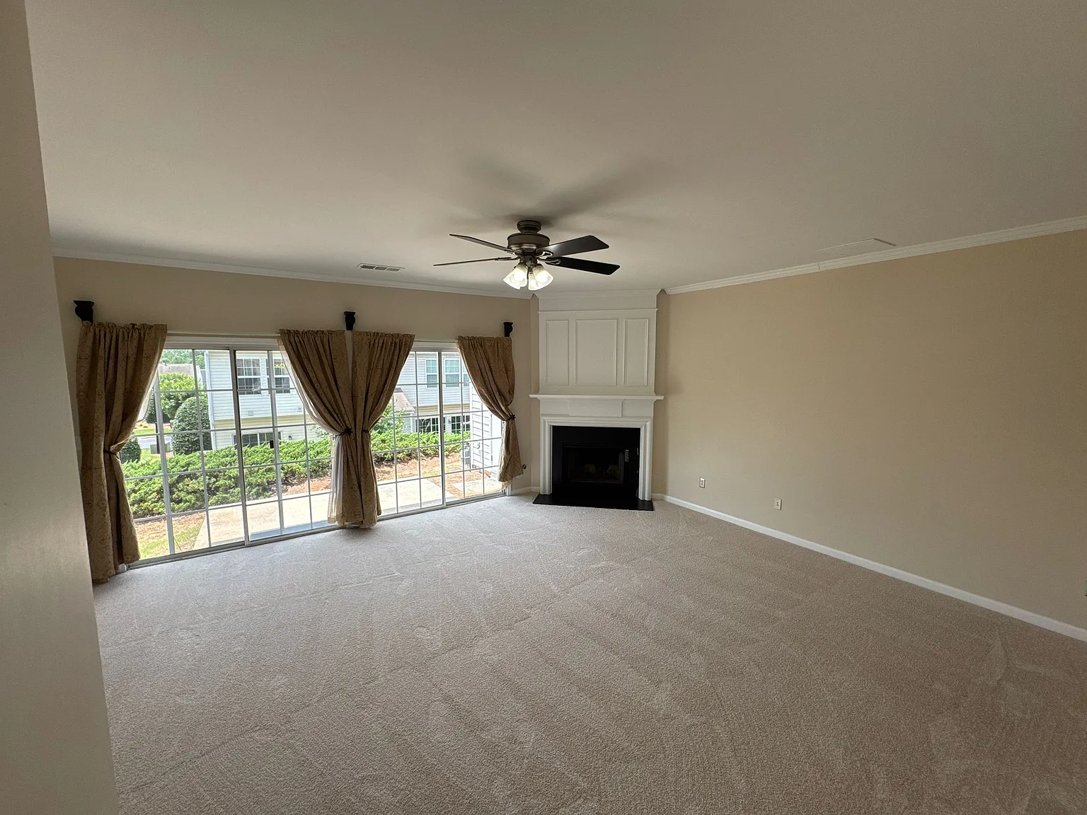 2 bed, 1240 sqft, $2,300 — Photo 4