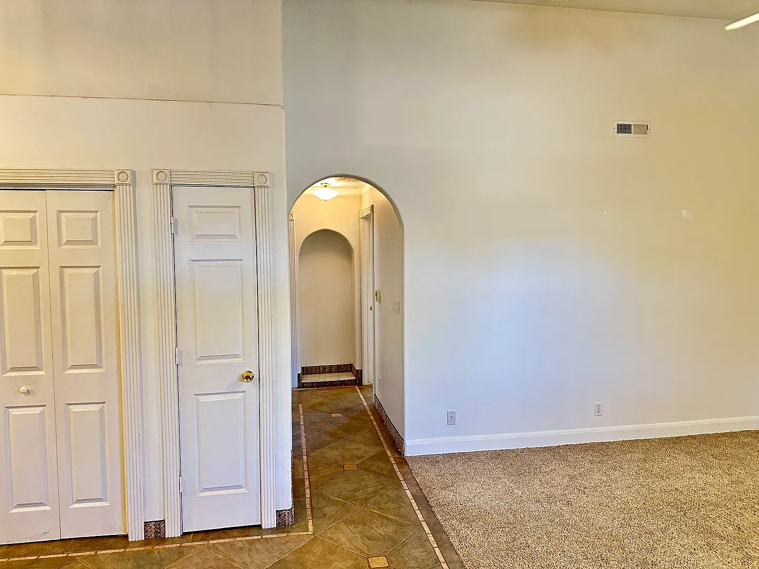 2 bed, 940 sqft, $1,800 — Photo 1