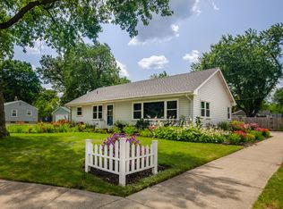 204 S Seymour Ave, Mundelein, IL