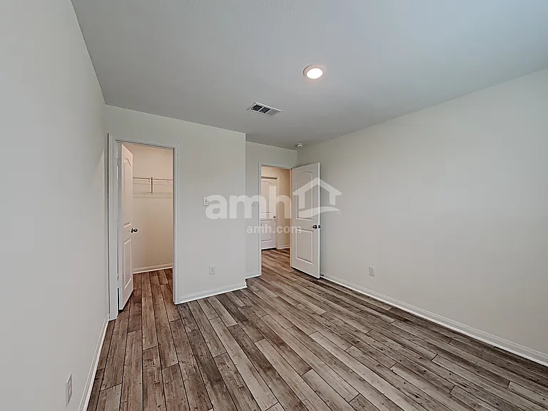1138 Treeta Trl — Photo 13