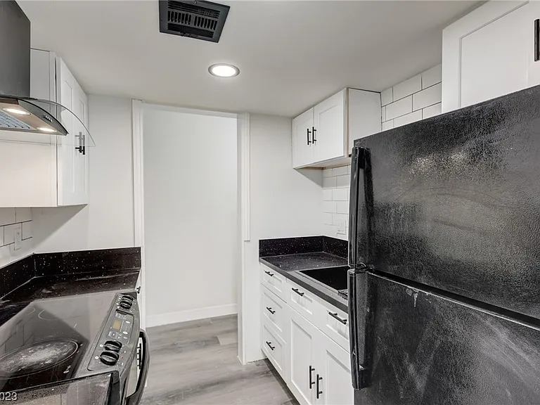 1922 Fairfield Ave #102 — Photo 11