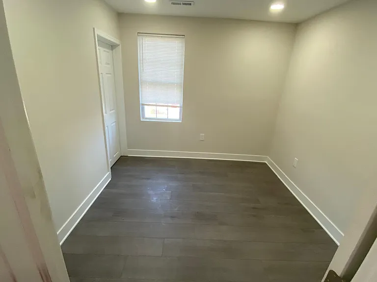 1225 Linden Ave — Photo 3