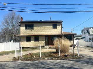 125 N Ontario St, Ronkonkoma, NY 11779