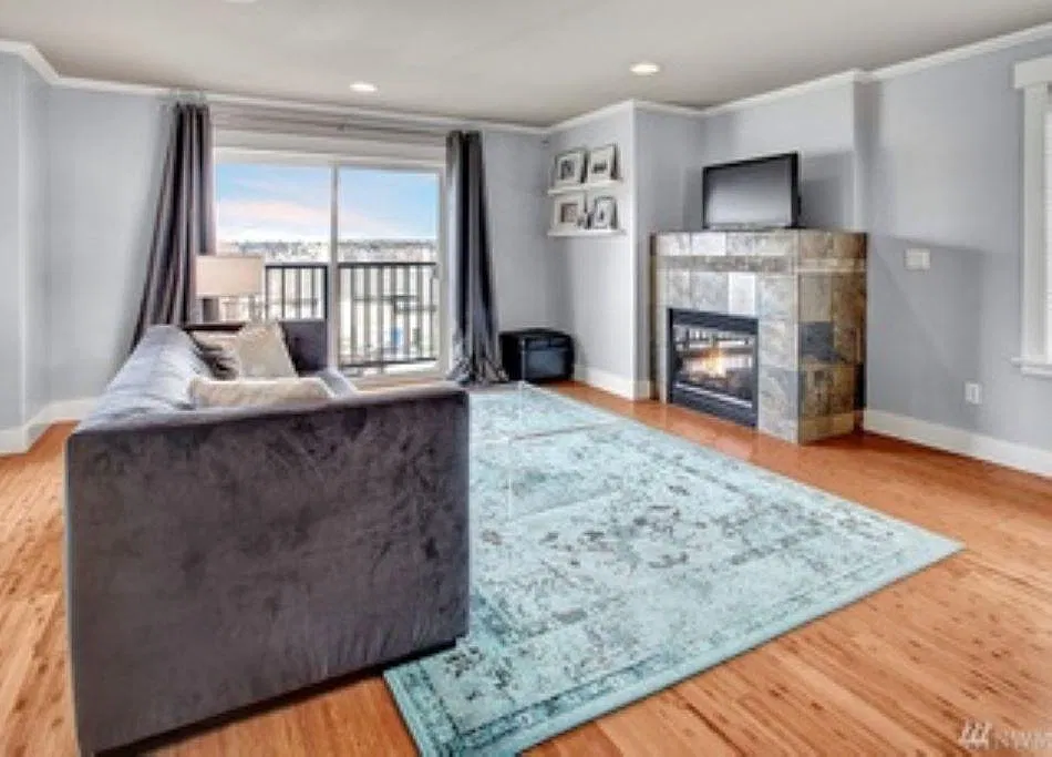 2721 W Jameson St — Photo 3