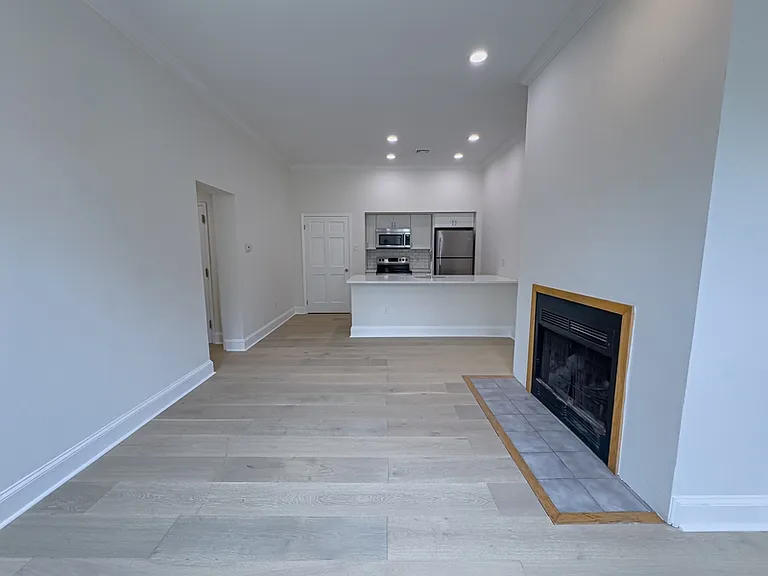 1703 Green St #4 — Photo 8
