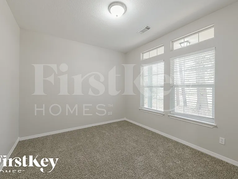 295 Cypress Dr — Photo 14