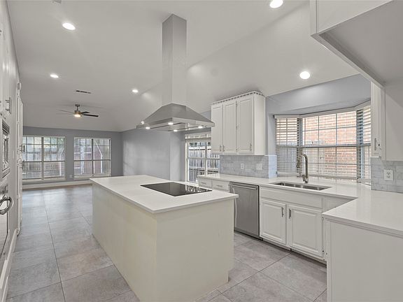 4th image of 8343 Crystalwood Dr