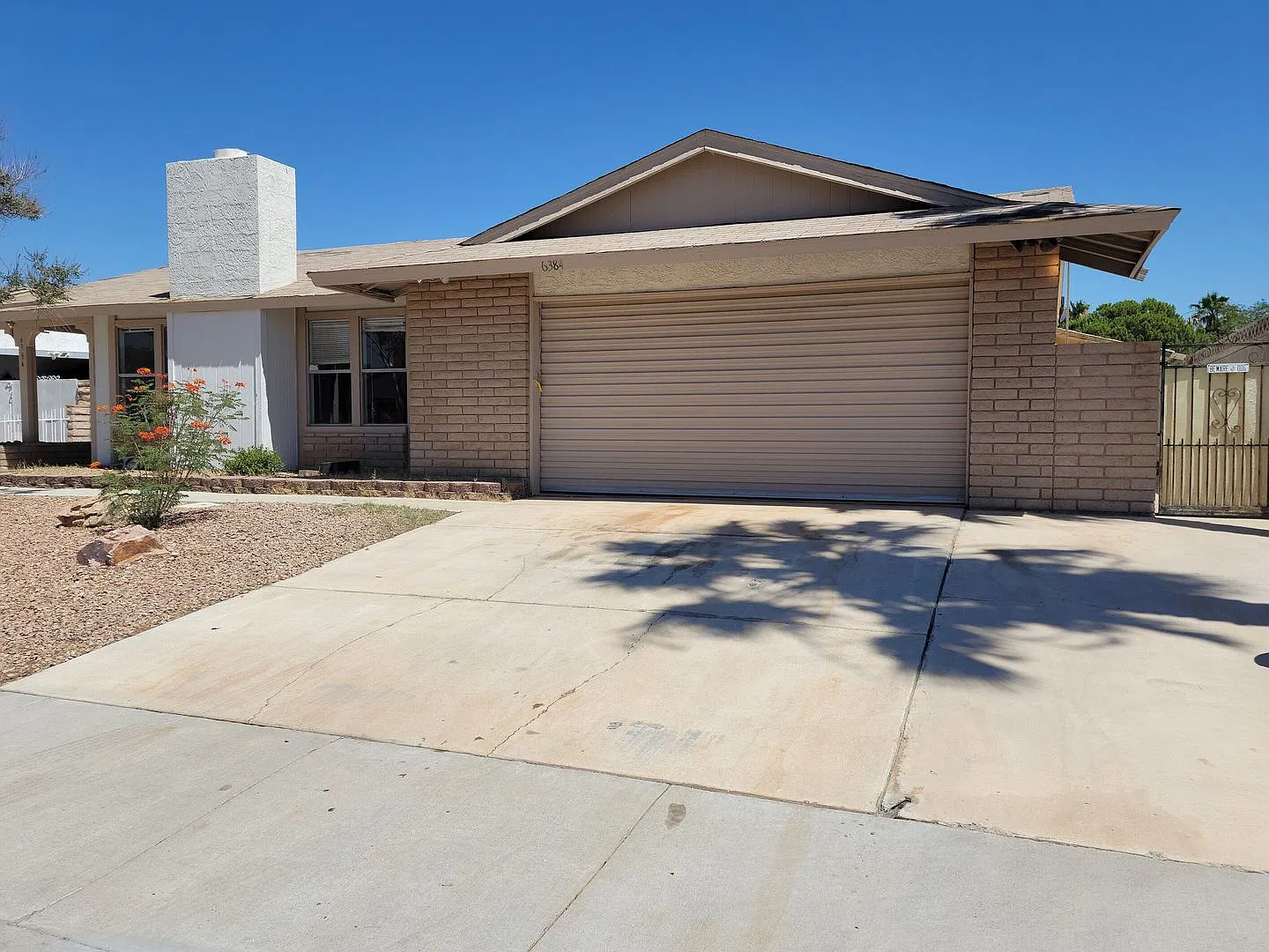 Spacious 4-Bedroom Home Featuring Private Pool, Spa & RV Parking — Photo 1
