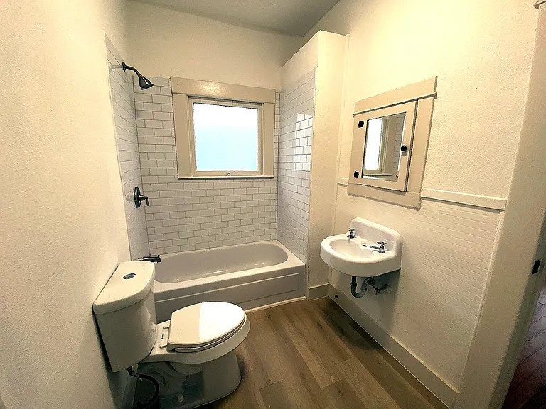 830 Texas Ave — Photo 13