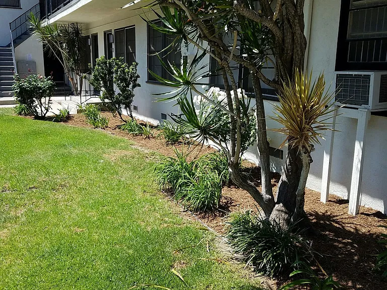 Glendale Terrace Apartments - AC Townhomes LLC — Photo 2