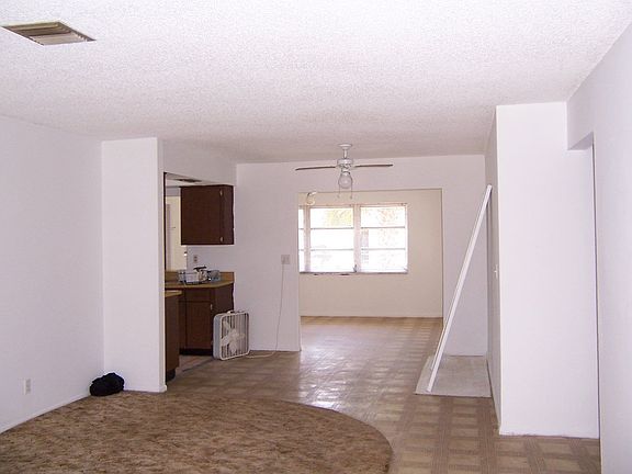 2nd image of 971 Jasmine St