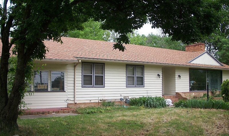 1st image of 4066 Parkview Dr